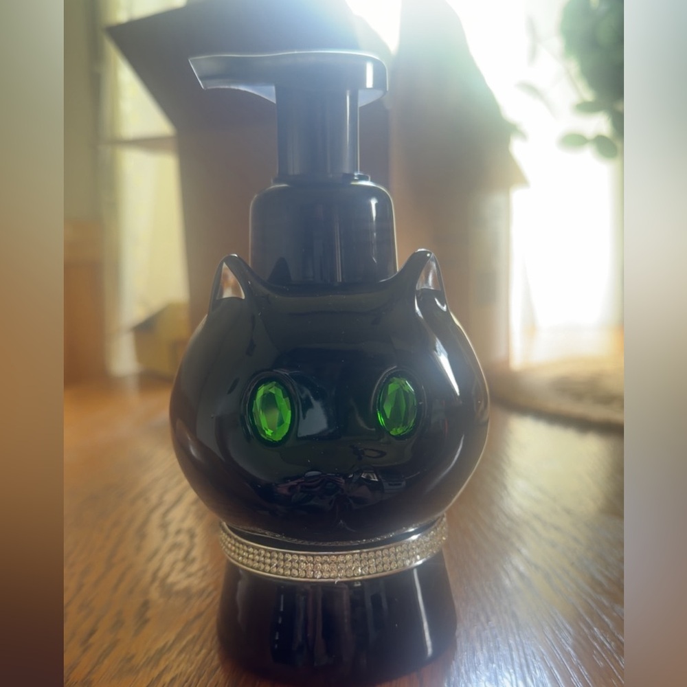 Bath & Body Works Black Cat Soap Dispenser with Green Eyes